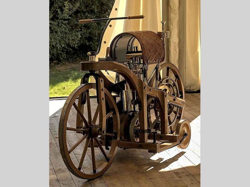 Replika motocyklu Daimler Reitwagen v Auto & Technic museu s Sinsheimu.