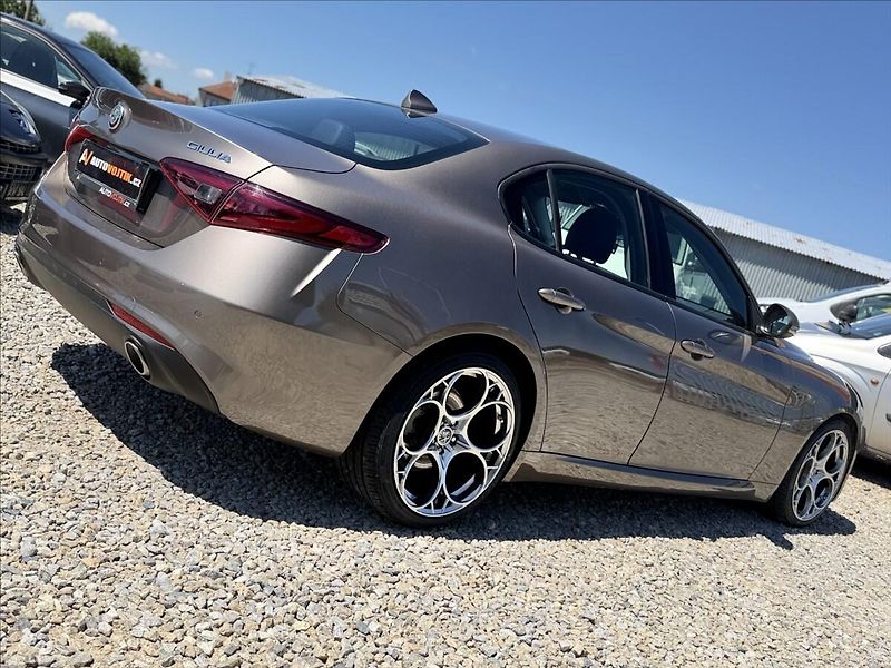 Alfa Romeo Giulia 2,2 A/T 110kW BIXENON KŮŽE - fotka 5 z 24