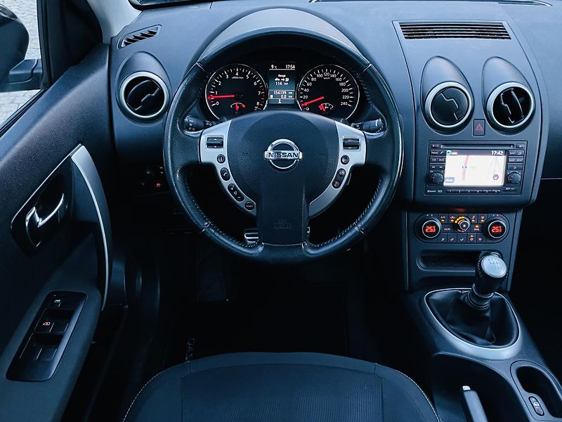 Nissan Qashqai 2.0i +2 MAN 1MAJ TAŽNÉ KAMERA - fotka 26 z 46