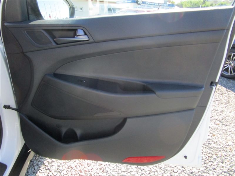 Hyundai Tucson 2.0CRDi 4WD, automat - fotka 27 z 47
