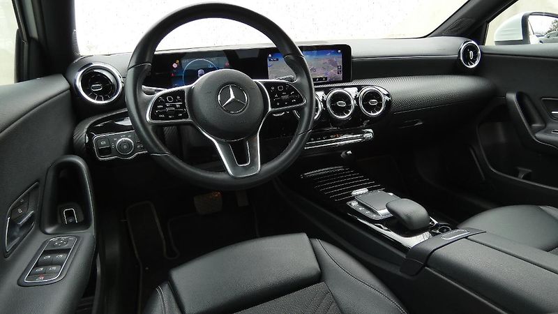 Mercedes-Benz Třídy A 180d - fotka 5 z 22