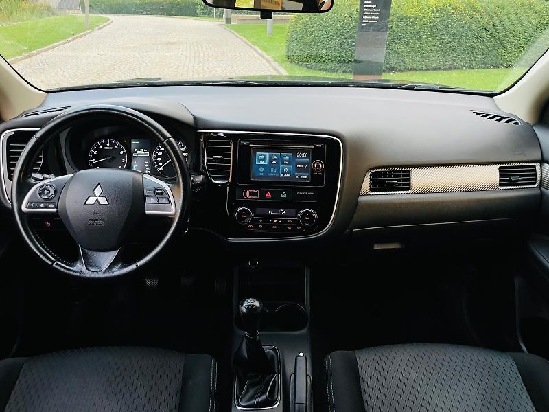 Mitsubishi Outlander 2.0i 1.MAJITEL KAMERA TAŽNÉ - fotka 21 z 43