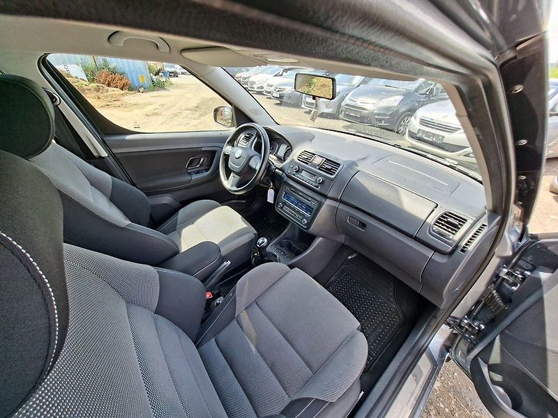 Škoda Roomster 1,2 TSI 63kW M5 2.MAJ - fotka 14 z 23