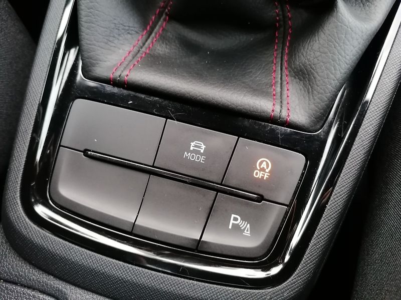 Škoda Scala (2021) 1.5 TSi MONTE CARLO 110kW,Pano - fotka 18 z 29