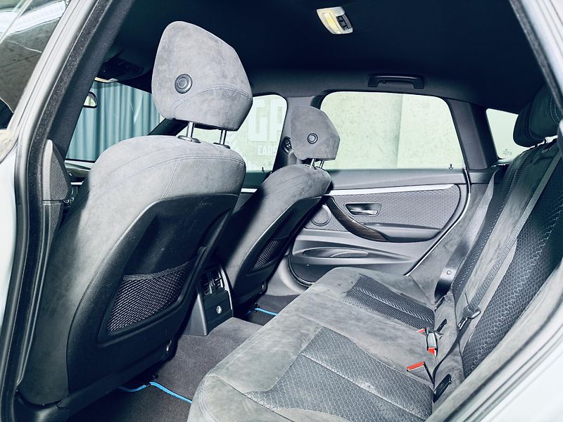 BMW Řada 3 (2015) 335d*X-drive*M-packet*CZ* - fotka 28 z 32
