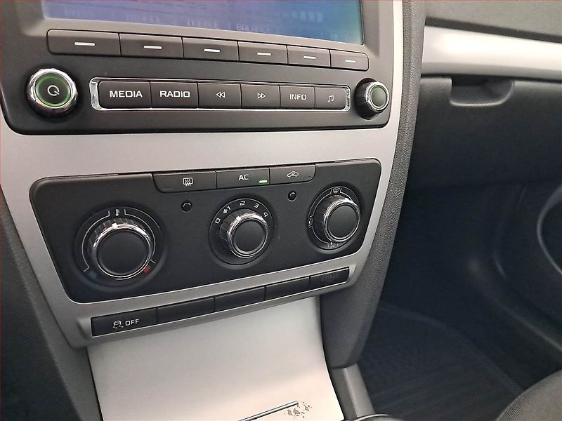 Škoda Octavia (2012) Ambition 1.6 TDI, ČR,1.maj - fotka 17 z 17