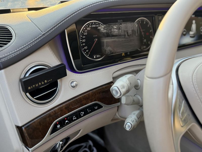 Mercedes-Benz Třídy S (2017) Mercedes-Benz S 350d L 4MATIC - fotka 28 z 29