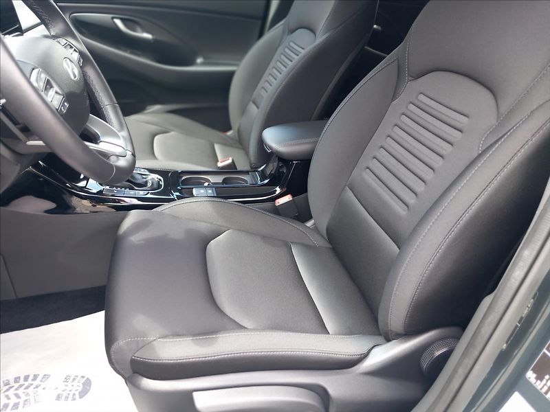 Hyundai i30 1,0 T-GDI FL DCT STYLE - fotka 16 z 21