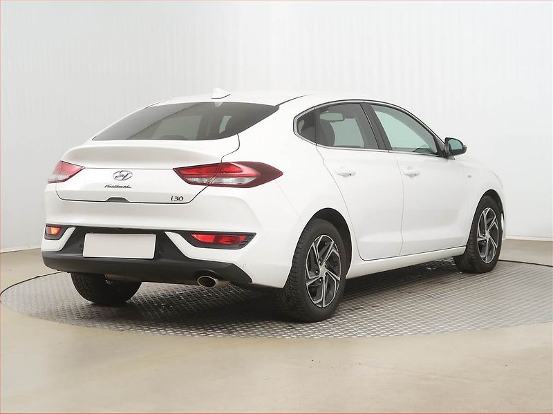 Hyundai i30 (2023) SMART 1.5 T-GDI MHEV, ČR,1.maj - fotka 5 z 16