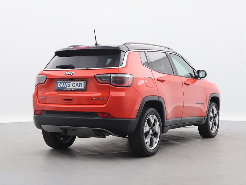 Jeep Compass 2,0 CRDI 125kW Aut 4WD Limited - fotka 7 z 31
