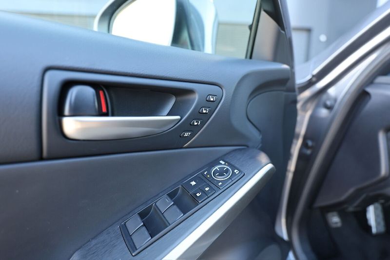 Lexus IS 300h 300H  2,5 HEV F SPORT PLUS - fotka 10 z 26