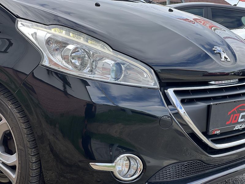 Peugeot 208 1.2i KLIMA PANORAMA TEMPOMAT - fotka 39 z 44