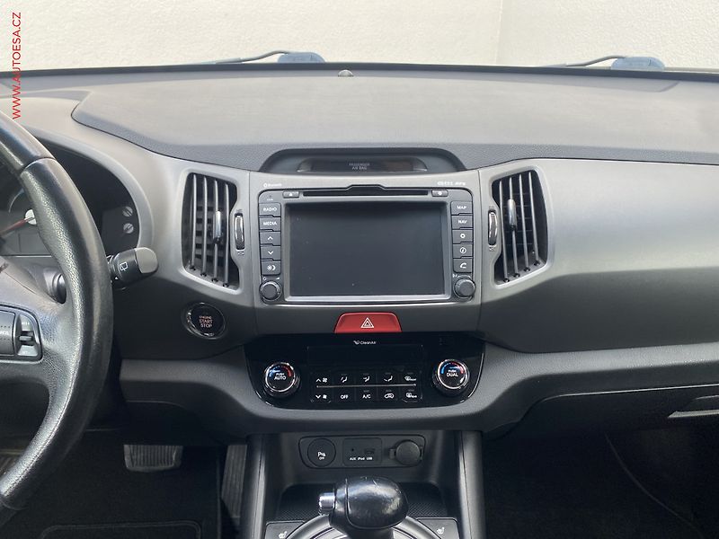 Kia Sportage (2011) 2.0 GDi, Spirit, AT, xenon - fotka 12 z 16