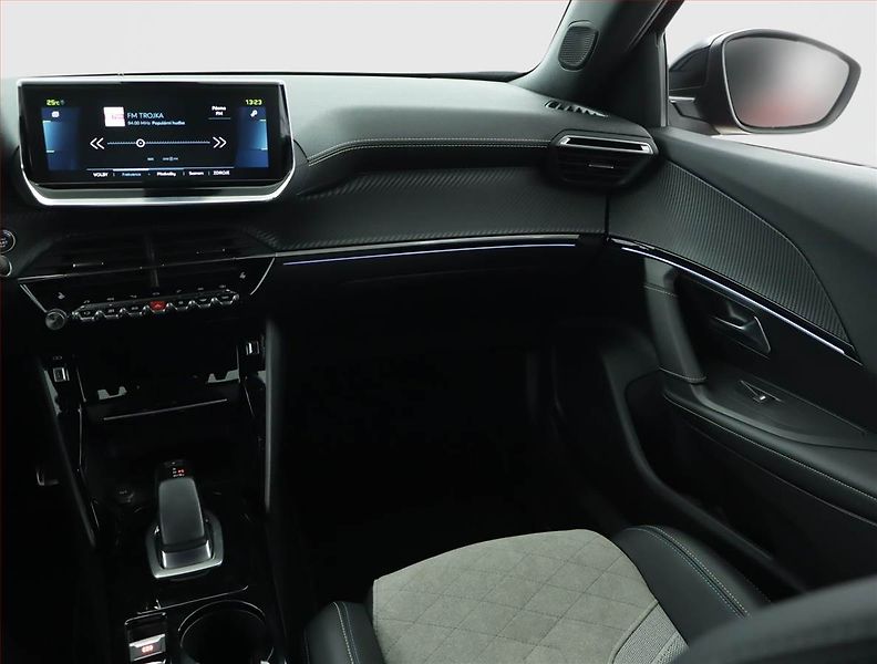Peugeot 2008 (2021) GT 50 kWh, SoH 85%, Automat - fotka 8 z 19