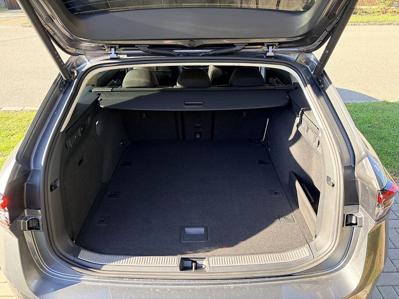 Škoda Superb SELECTION 2.0TDI 110KW DSG LED - fotka 60 z 68