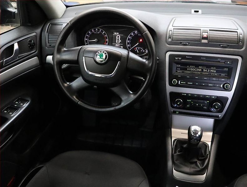 Škoda Octavia (2009) 1.6 TDI, Tempomat - fotka 7 z 18