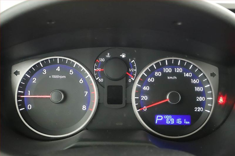 Hyundai i20 (2013) 1.4, Automat - fotka 8 z 13