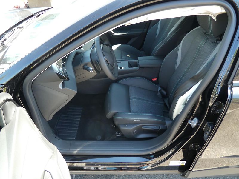 Peugeot 408 HYBRID automat navigace  - fotka 10 z 15