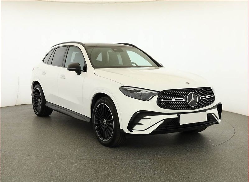 Mercedes-Benz GLC (2025) 200 4MATIC, AMG Line - fotka 1 z 30