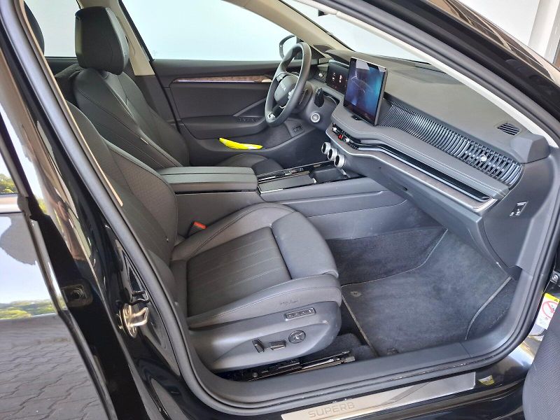 Škoda Superb (2025) L&K TD 142/2.0 A7A - fotka 28 z 30