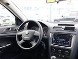 Škoda Octavia (2010) 1.9 TDI, Park. senzory - náhled 7