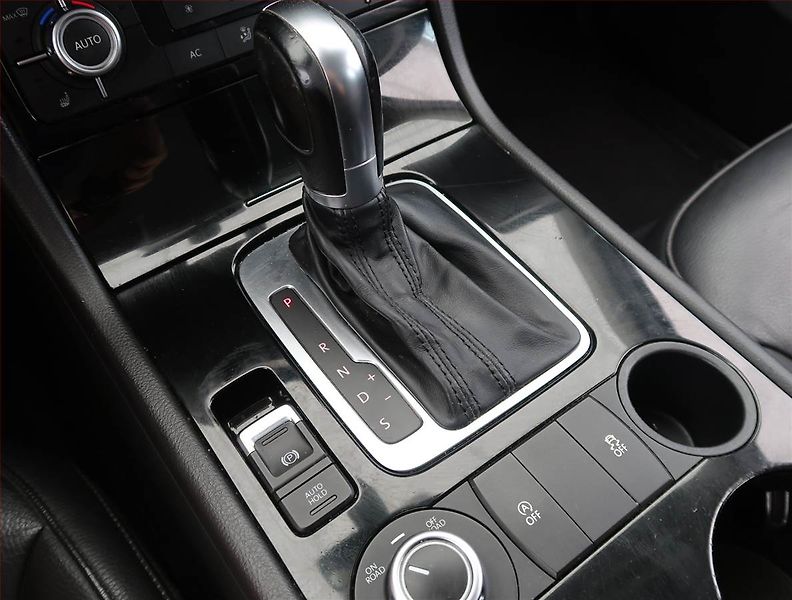 Volkswagen Touareg (2011) 3.0 TDI, 4X4, Automat - fotka 16 z 18