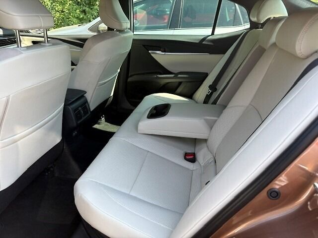 Toyota Camry 2,5 Prestige - fotka 15 z 15