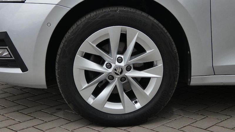 Škoda Octavia Combi 2,0 TDI DSG Style 110 kW - fotka 24 z 25