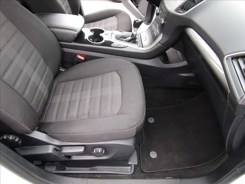 Ford Galaxy 1.5 EcoBoost, aut. Klima, 7 mí - fotka 16 z 46