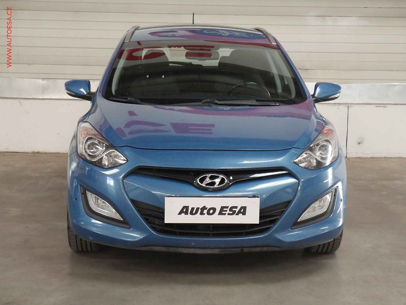 Hyundai i30 (2013) 1.6i, ČR, AC, výhřev sed - fotka 2 z 18