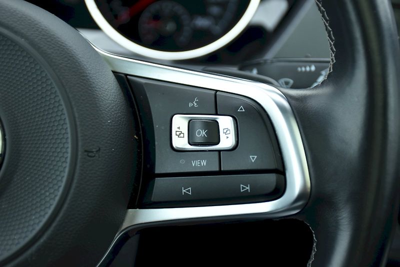 Volkswagen Touran (2021) R-Line 2,0 TDI 110kW 7DSG - fotka 32 z 35