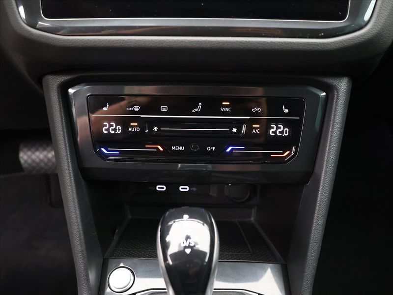 Volkswagen Tiguan 2,0 TSI 140kW 4MOT DSG DPH Ele - fotka 22 z 33