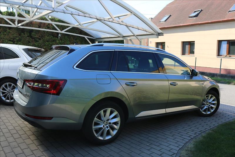 Škoda Superb 2,0 TDi, DSG , 4x4 - fotka 4 z 52