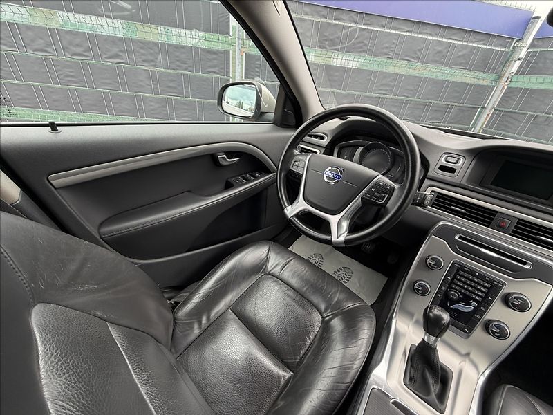 Volvo V70 2.0 D4 Momentum - fotka 9 z 23