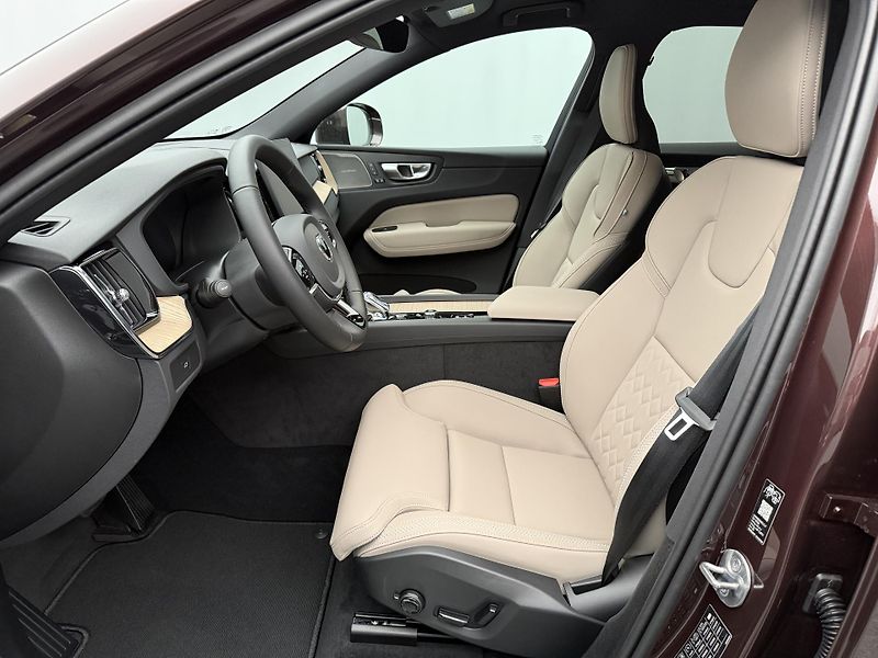 Volvo XC60 (2026) B5 AWD AUT BRIGHT PLUS - fotka 3 z 30