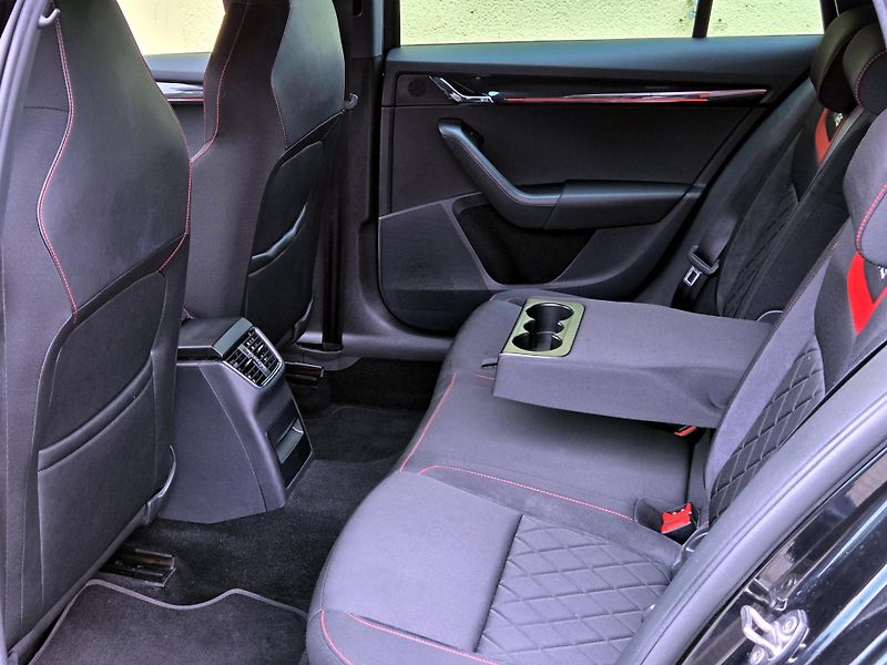 Škoda Octavia TDi RS,CEBIA *SERV.KNÍŽKA*  - fotka 20 z 48