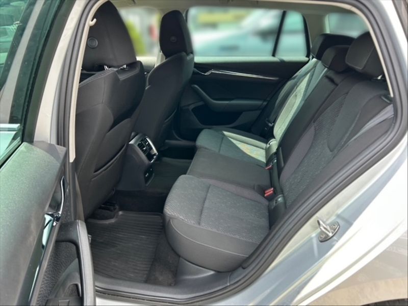 Škoda Octavia 2,0 TSI Style 4x4 DSG - fotka 8 z 11