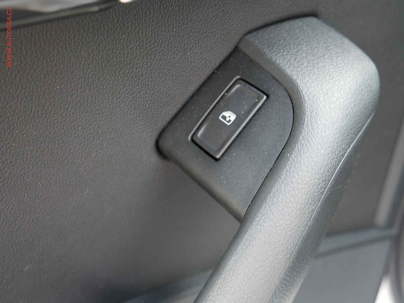 Škoda Octavia (2017) 1.6 TDi, ČR, Style, LED - fotka 12 z 20