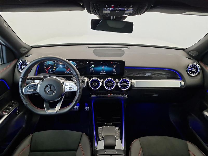 Mercedes-Benz GLB 200 4MATIC AMG Line - fotka 13 z 22