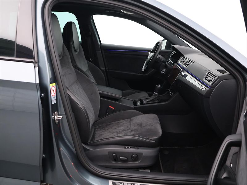 Škoda Superb 2,0 TDI 140kW DSG Sportline 4x - fotka 12 z 31