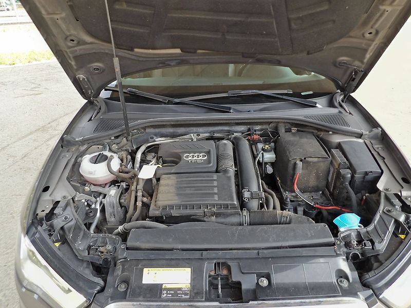 Audi A3 1.4TSI 110kW DSG Sline Xenon - fotka 17 z 26