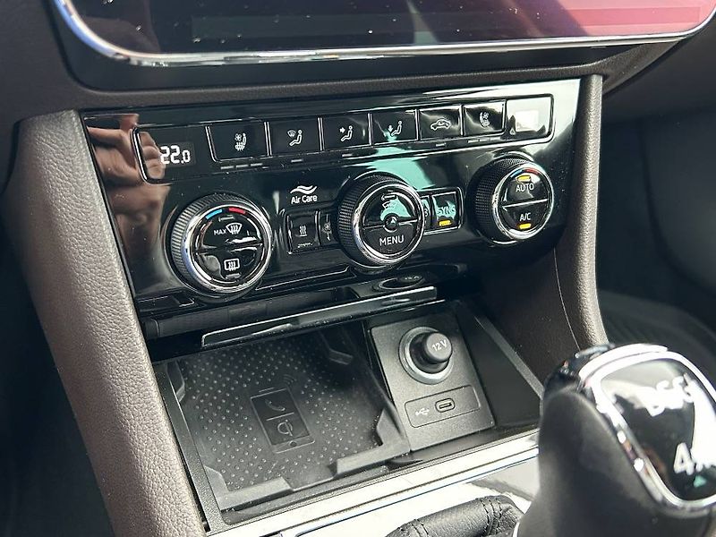 Škoda Superb L&K 4x4 7DSG 2,0TDI - fotka 22 z 29
