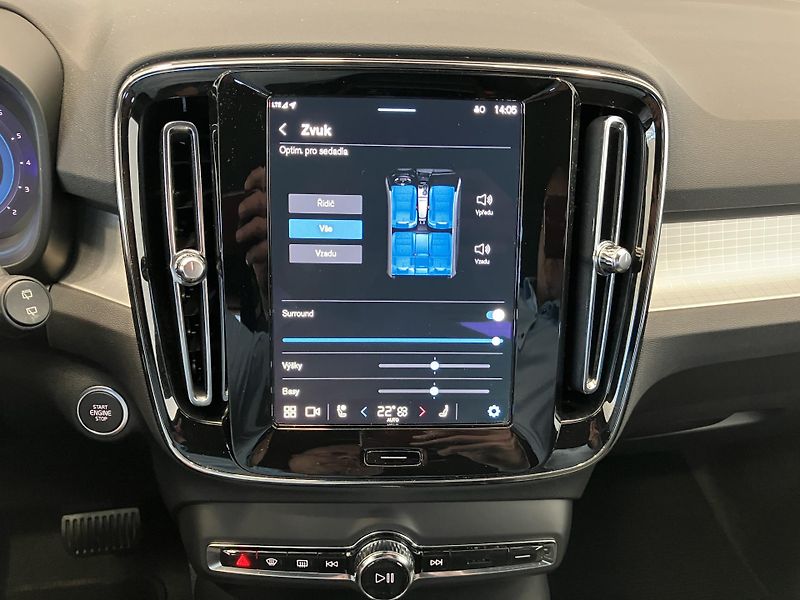 Volvo XC40 B3 FWD Plus Dark AT7  - fotka 33 z 38