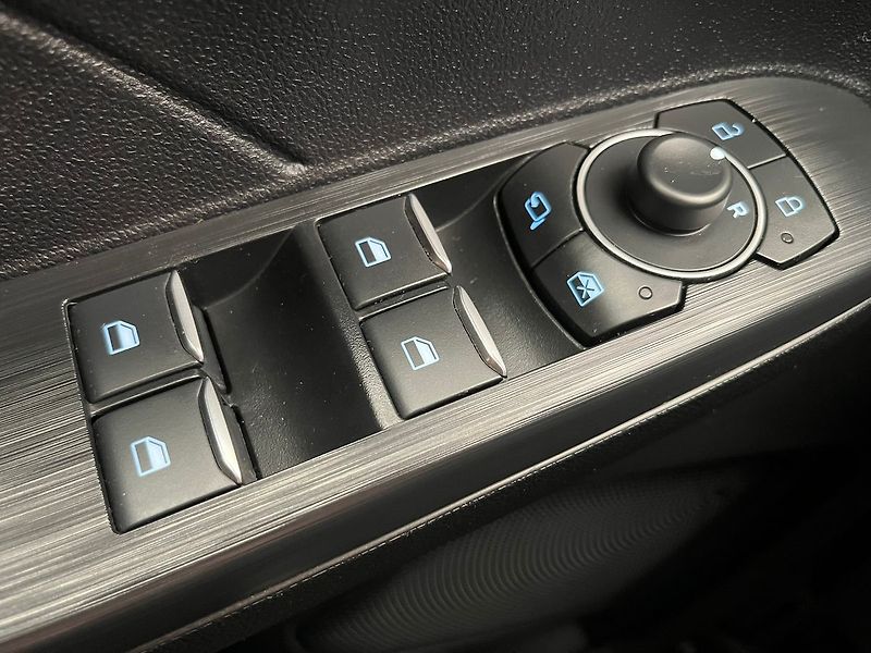 Ford Kuga 2.5 HEV 4x4 TITANIUM - fotka 24 z 78