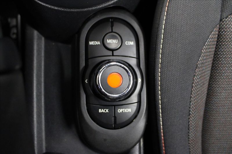 Mini Cooper 1,5 1.majitel CZ - fotka 26 z 37