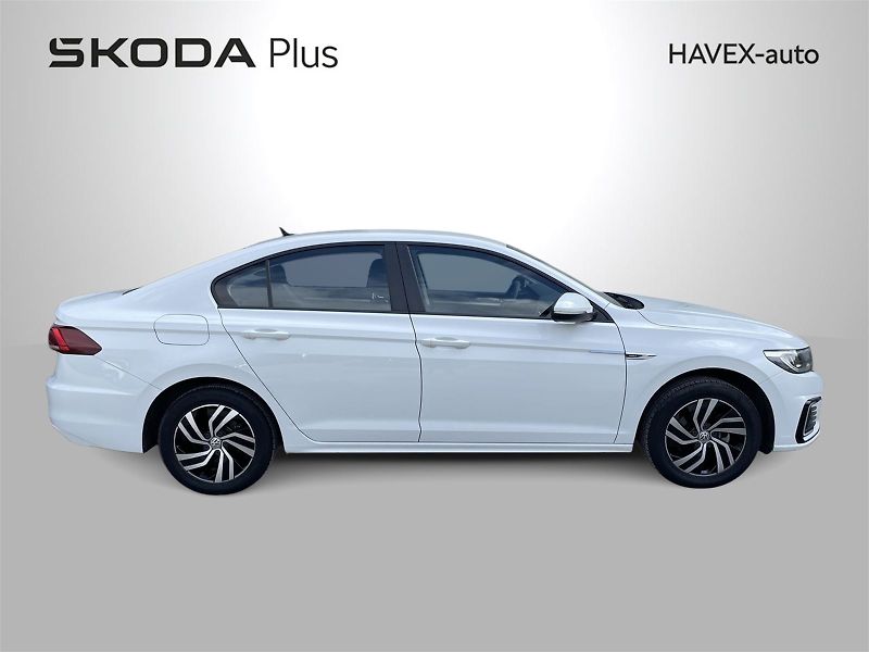Volkswagen Bora (2019) E- 100 kW DSG - fotka 3 z 21