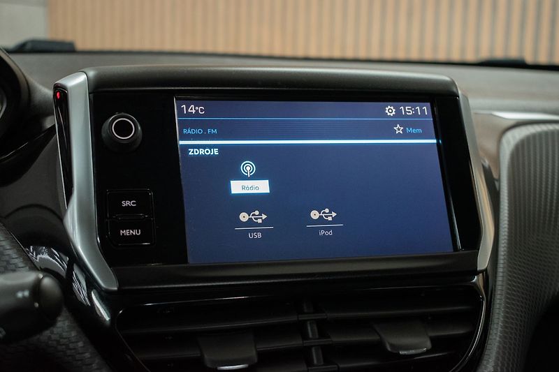 Peugeot 2008 1.2 PureTech*PO SERVISE*ČR* - fotka 20 z 32