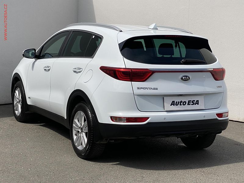 Kia Sportage (2018) 2.0 CRDi 4x4, ČR, AT, navi - fotka 6 z 16