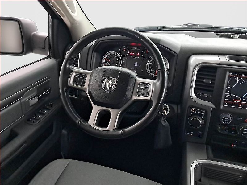 RAM 1500 (2022) 5.7 V8 Hemi - fotka 7 z 18