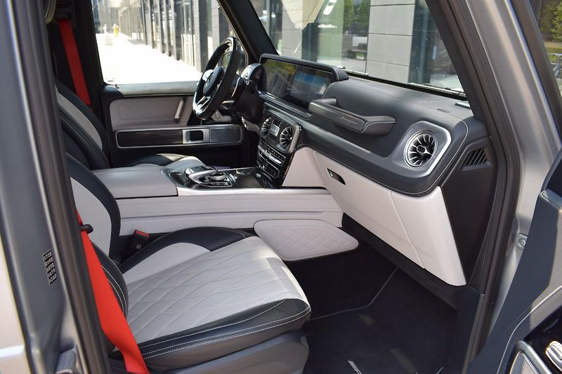 Mercedes-Benz Třídy G (2024) G63Manufa/Mat.šedá/dvoubarevná - fotka 34 z 36